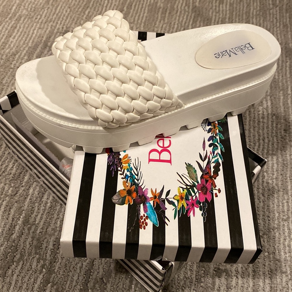 White sandals - Picture 3 of 3